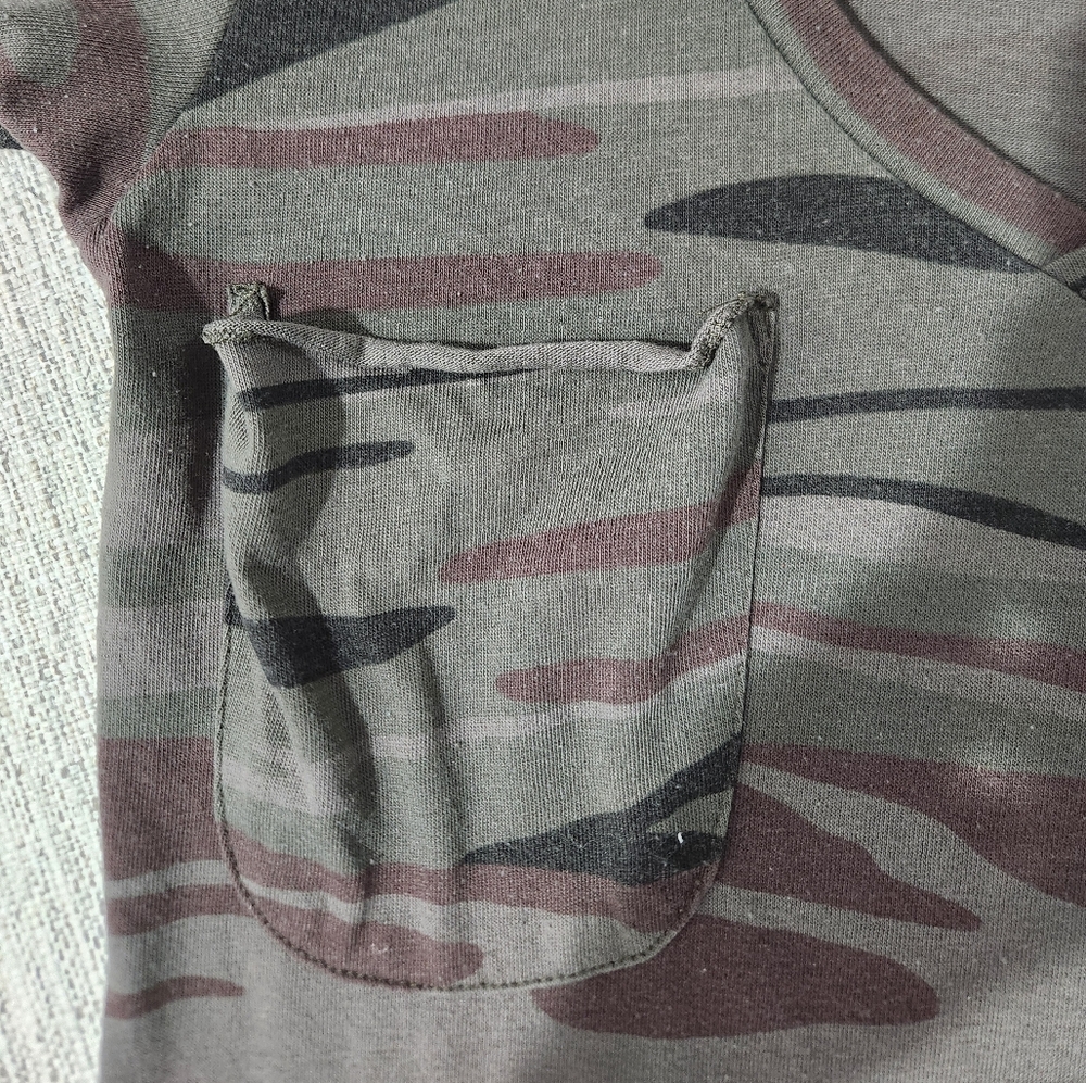 Tee - Picture 2 of 5